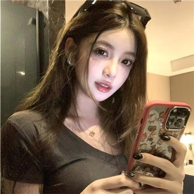 夜色中的她